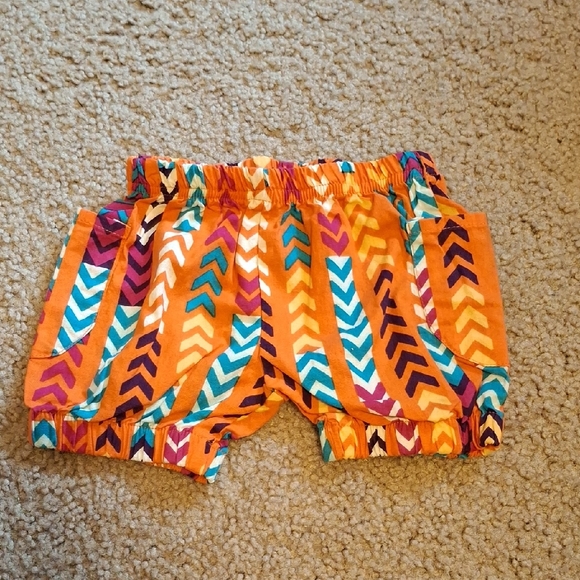 Sado Chevron Patterned Shorts - Picture 4 of 5